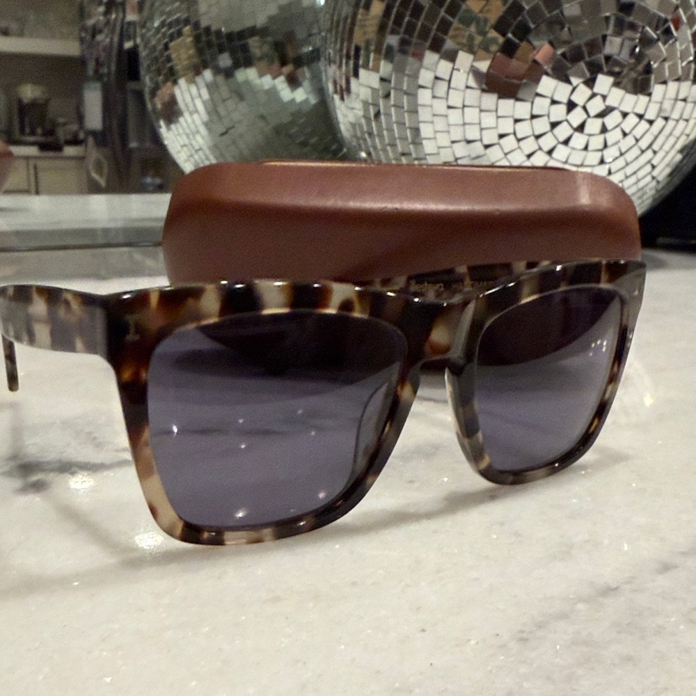 Los Feliz Illestavia Tortoiseshell Square Sunglasses with Gray Lenses